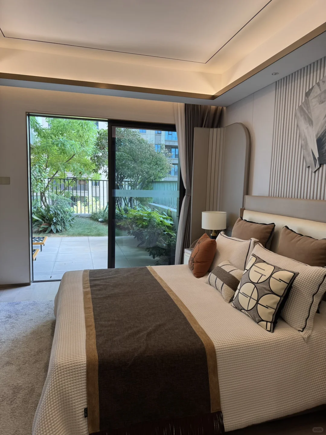 原价1.4w，现4999起总价90w买182平花园云墅