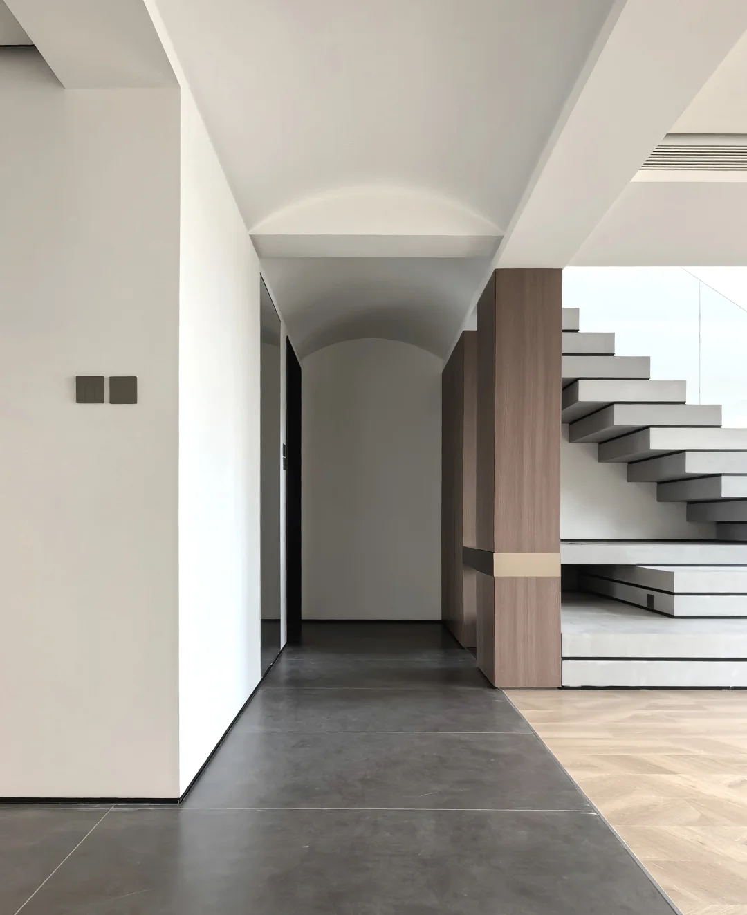 沈阳新市府全新装修，顶跃复式带露台