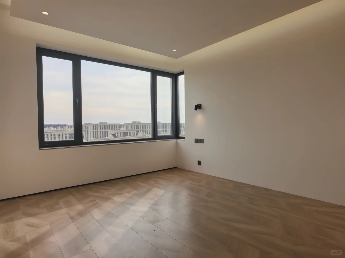 沈阳新市府全新装修，顶跃复式带露台