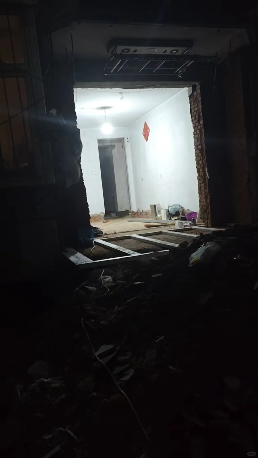 砸墙完毕，开始施工👷