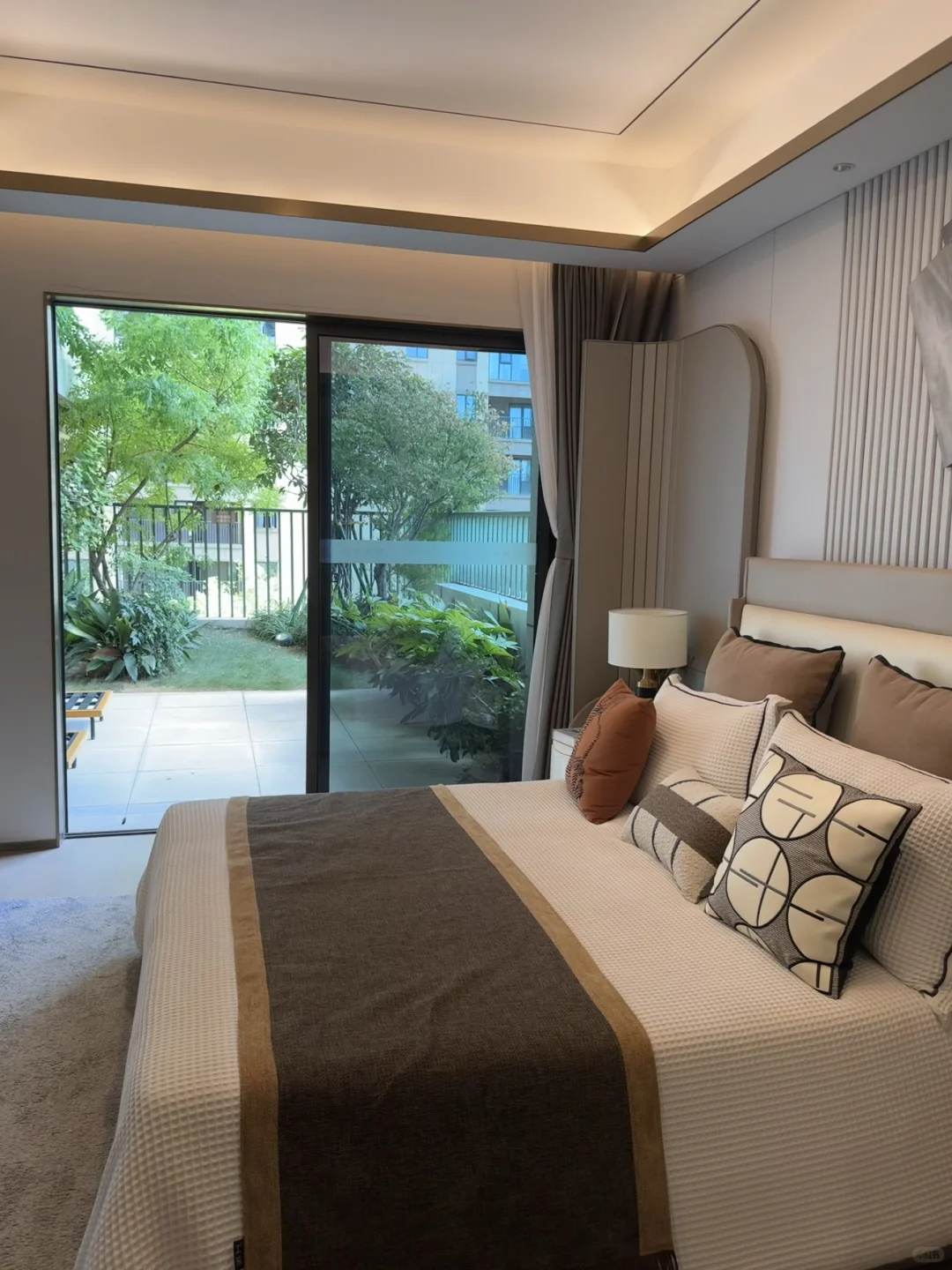 原价1.4w，现4999起总价90w买182平花园云墅