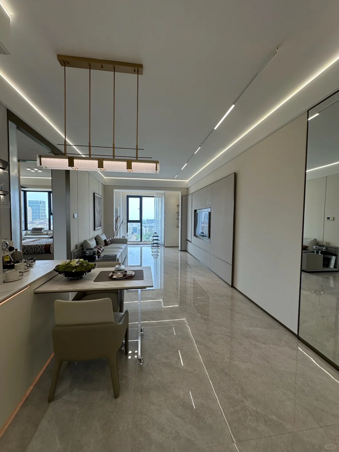 青岛市区：全款42万！79平小两居🏡楼下地铁口