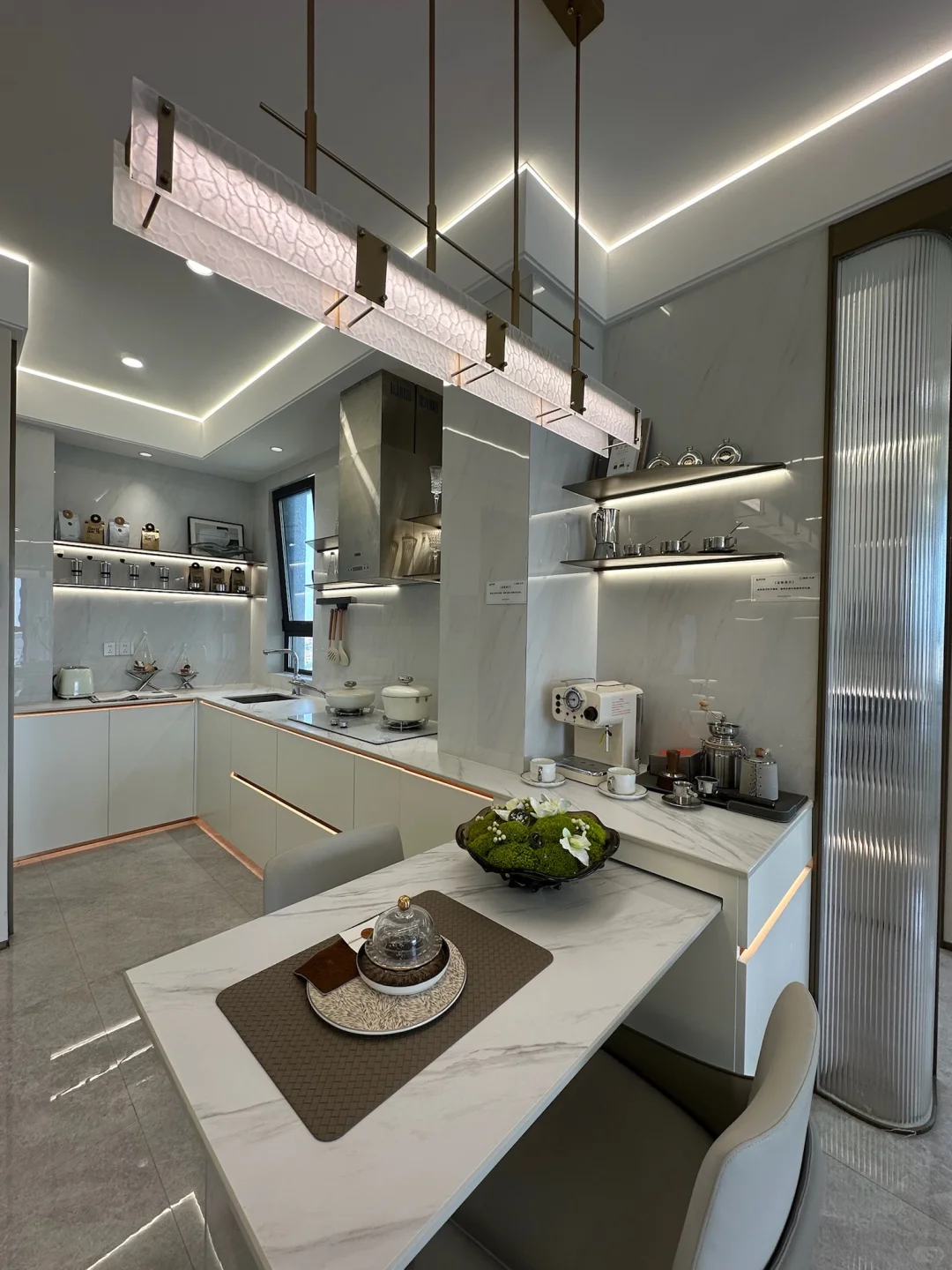 青岛市区：全款42万！79平小两居🏡楼下地铁口