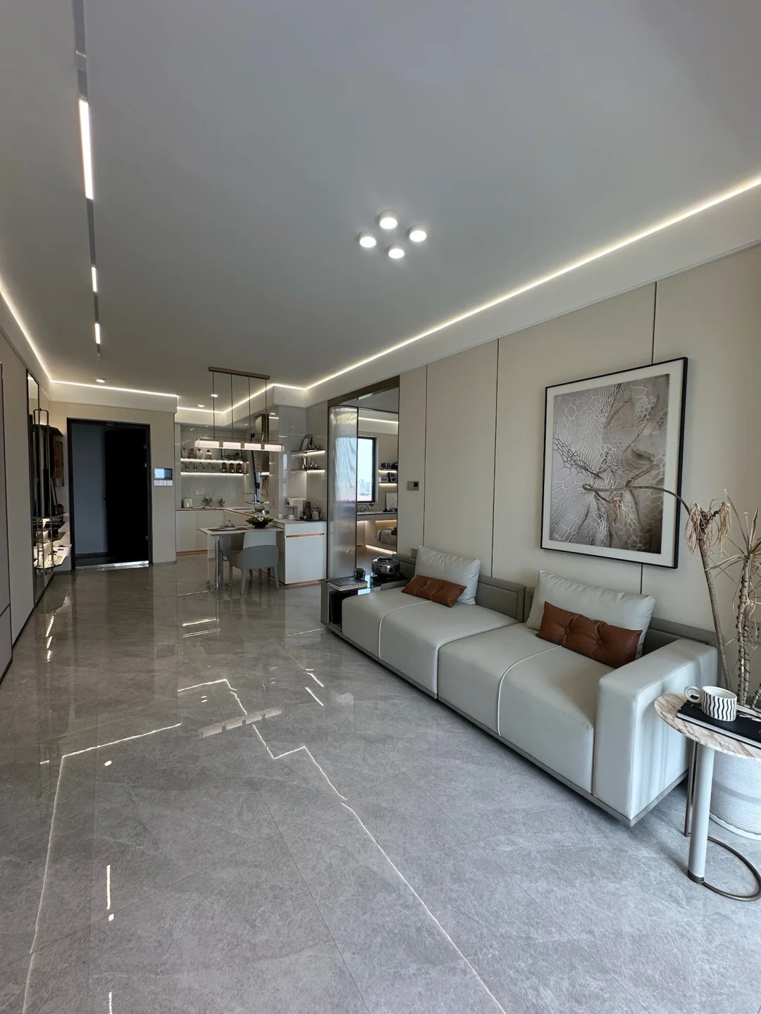 青岛市区：全款42万！79平小两居🏡楼下地铁口