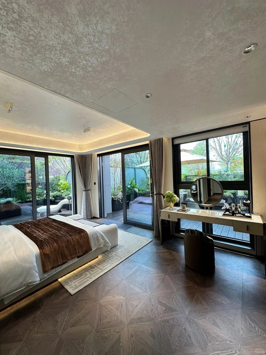 郑州真扛不住了啊，去年310w 现在220w拿下