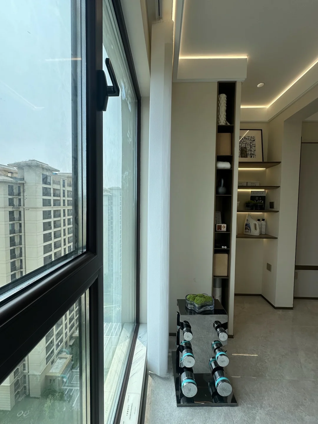 青岛市区：全款42万！79平小两居🏡楼下地铁口