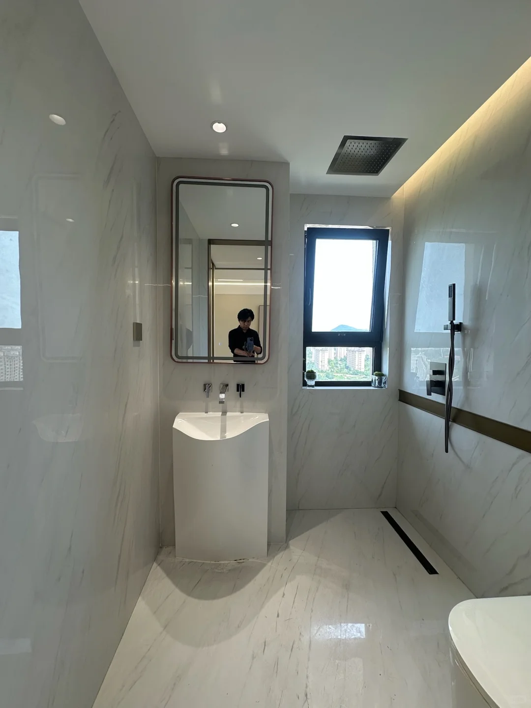 青岛市区：全款42万！79平小两居🏡楼下地铁口