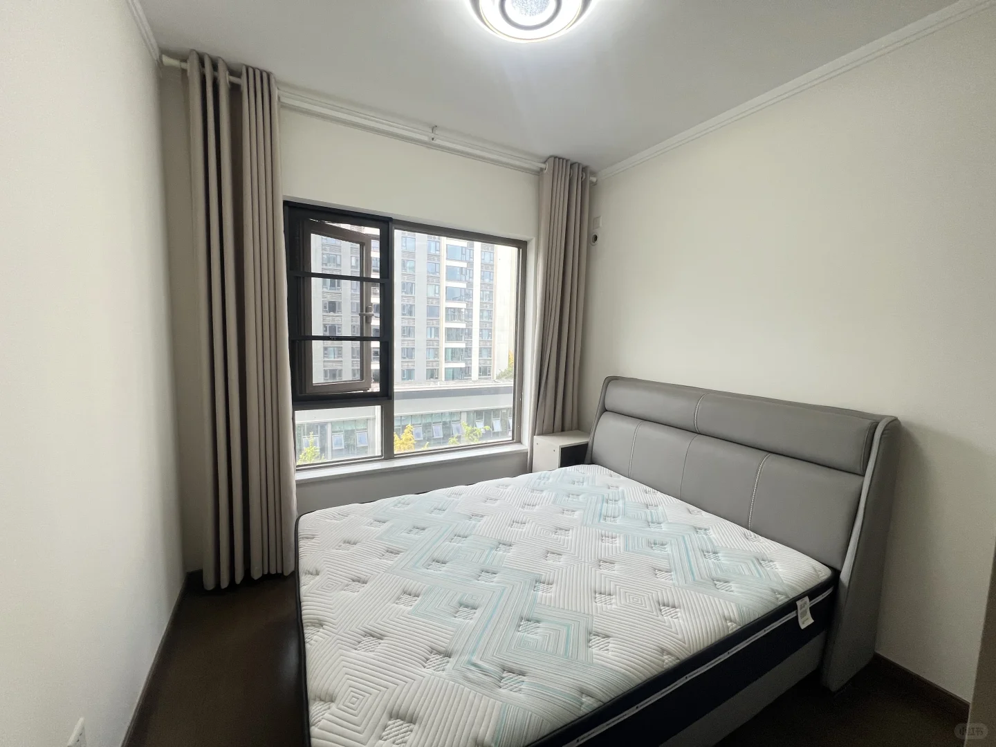 （业主着急出售）犀浦保利洋房（121平）现代风