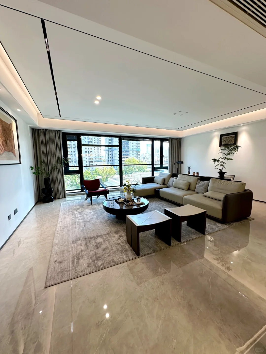 真没想到 市区中心的房子居然也有这么一天