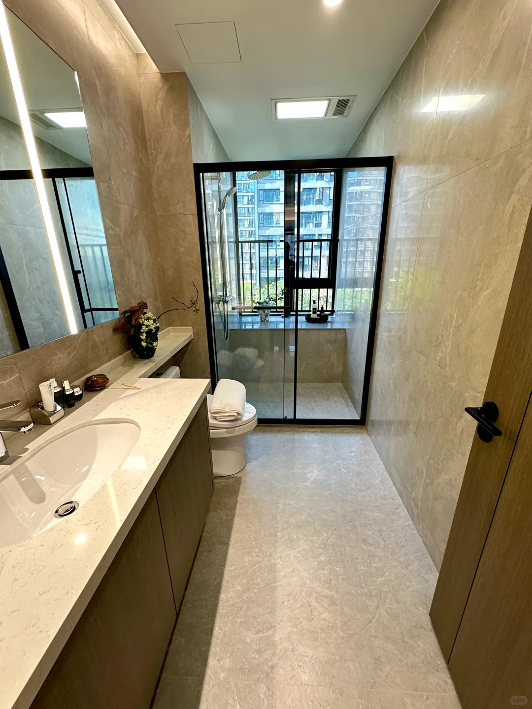 真没想到 市区中心的房子居然也有这么一天