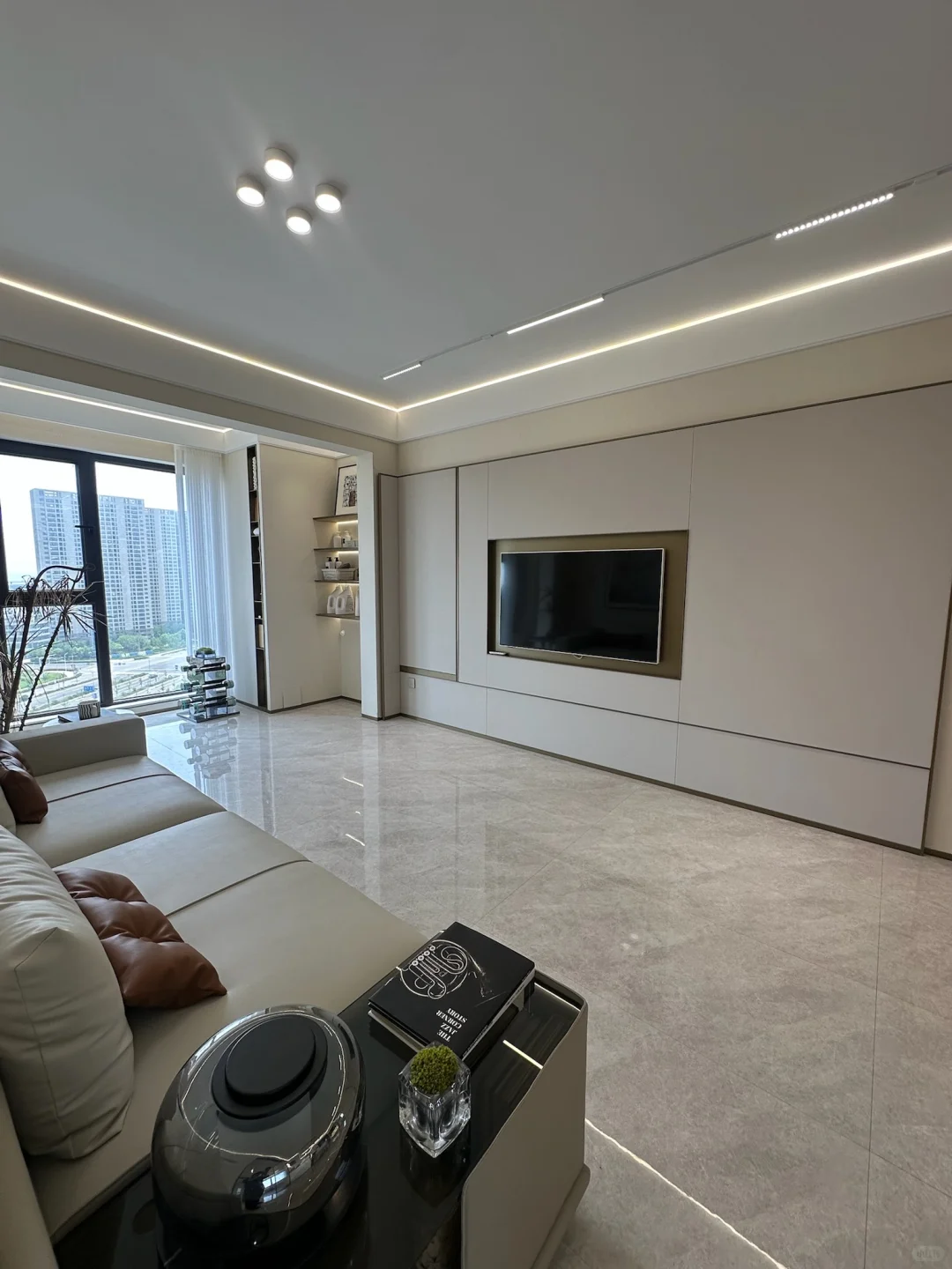 青岛市区：全款42万！79平小两居🏡楼下地铁口