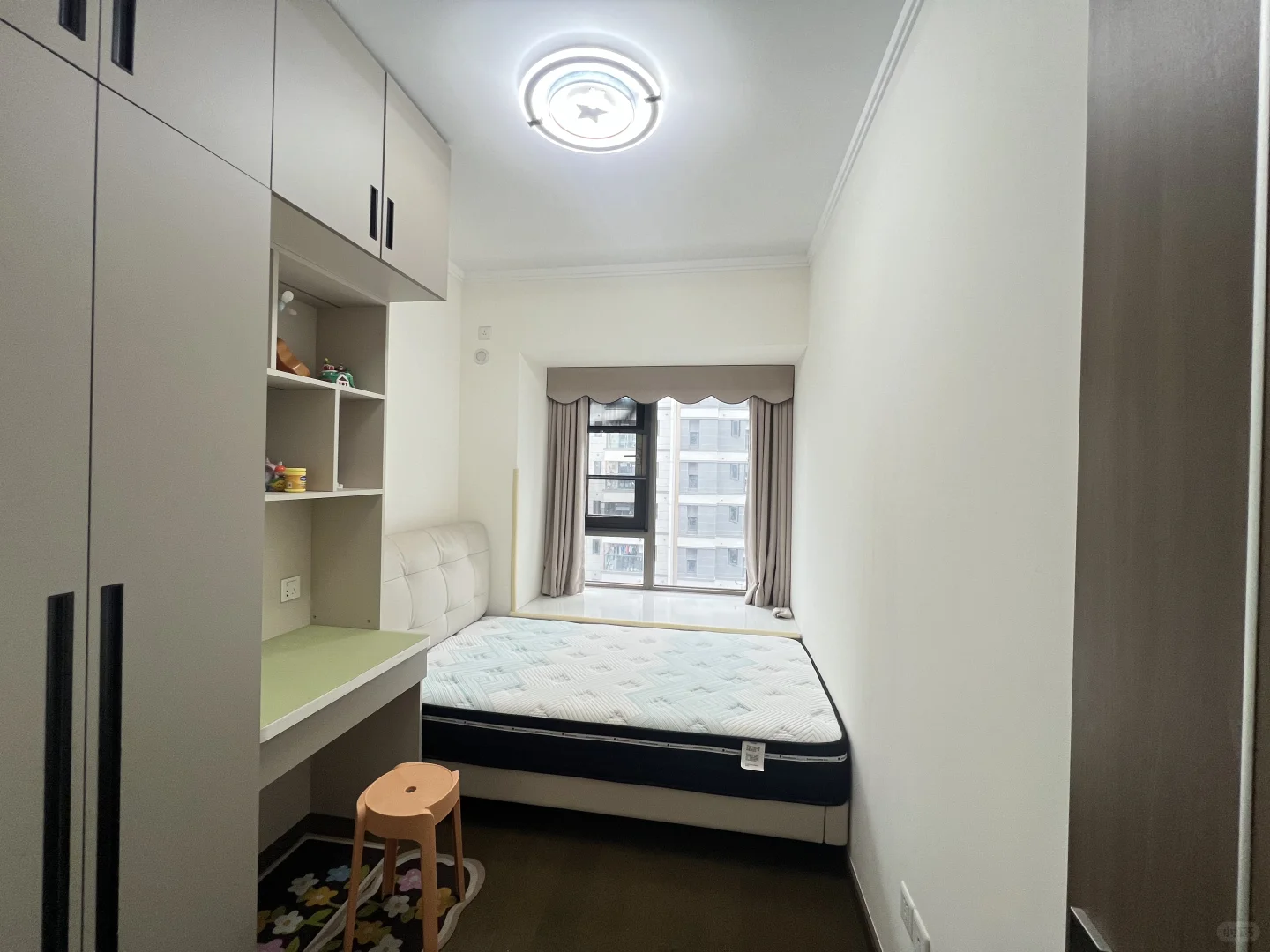 （业主着急出售）犀浦保利洋房（121平）现代风