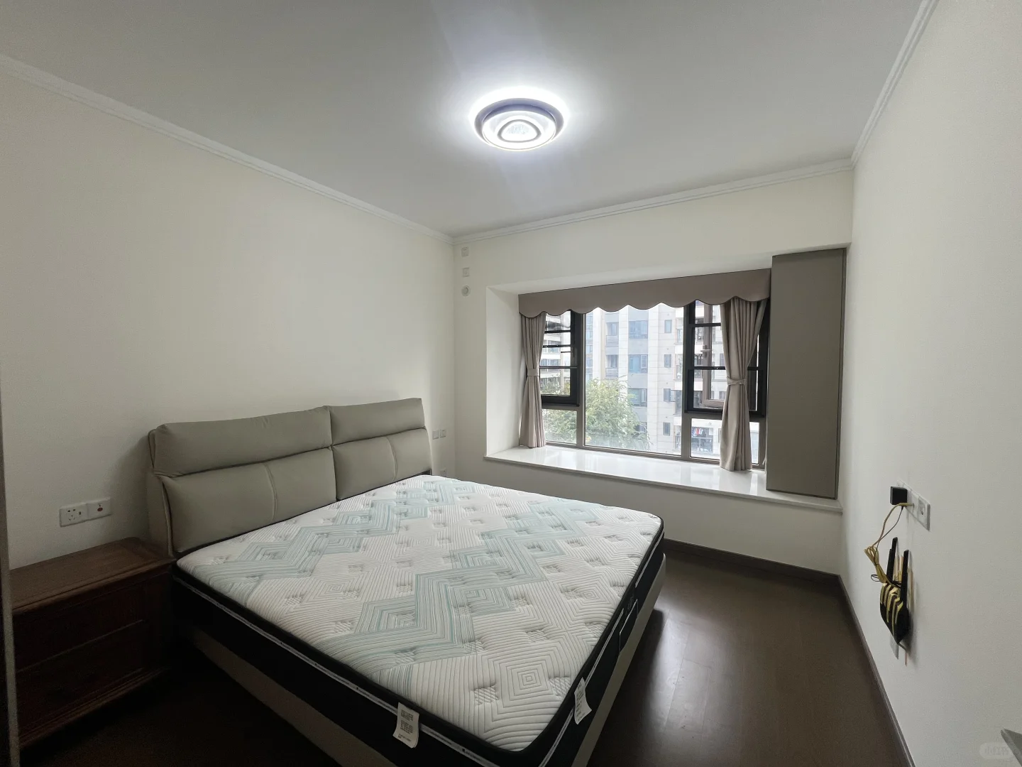 （业主着急出售）犀浦保利洋房（121平）现代风