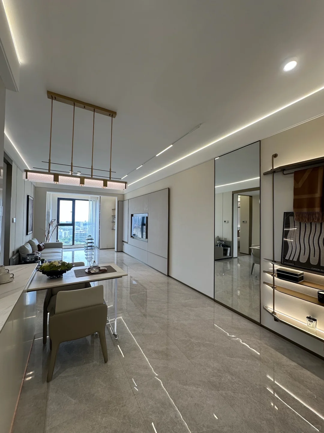 青岛市区：全款42万！79平小两居🏡楼下地铁口