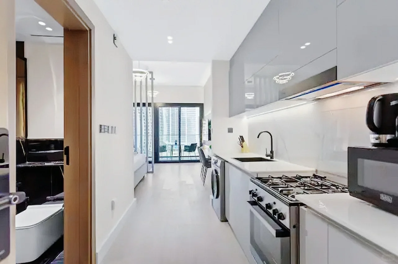 意大利大叔回国前把Binghatti住宅托付给我