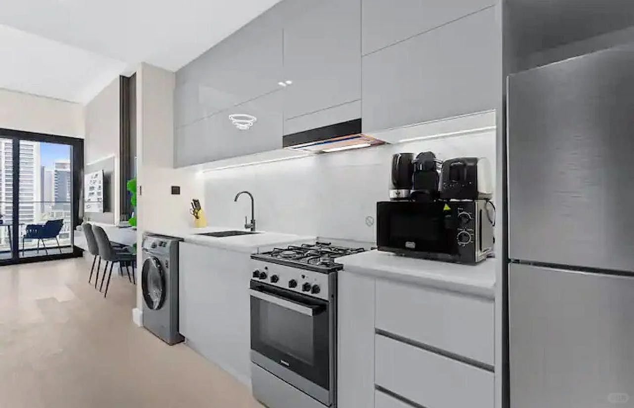 意大利大叔回国前把Binghatti住宅托付给我