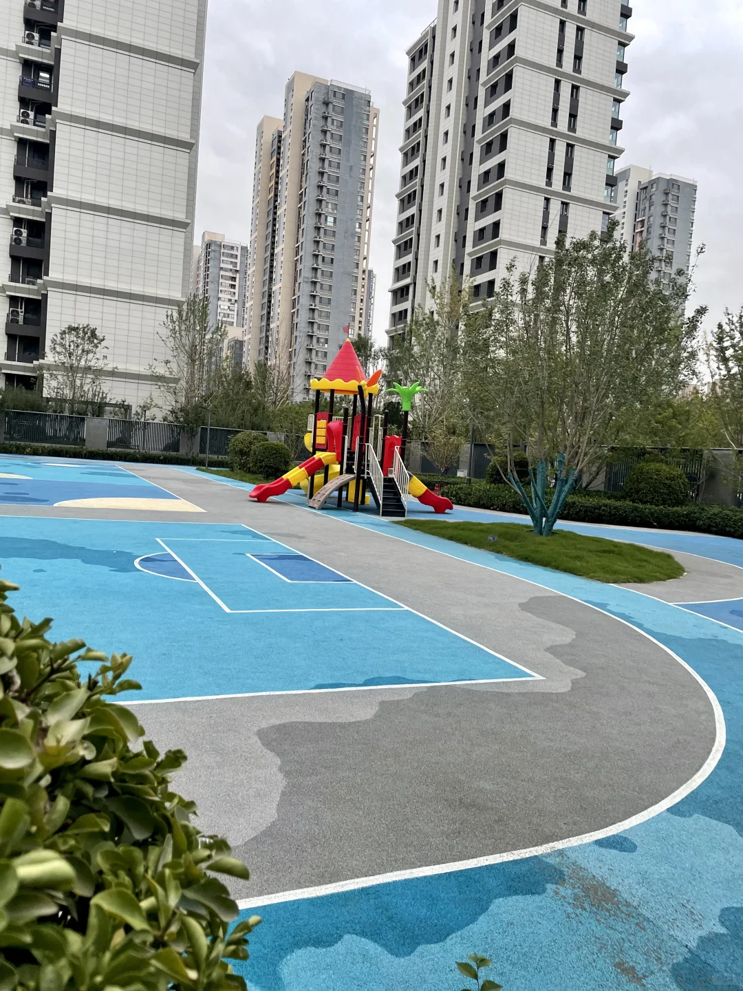 石家庄富人一墙之隔