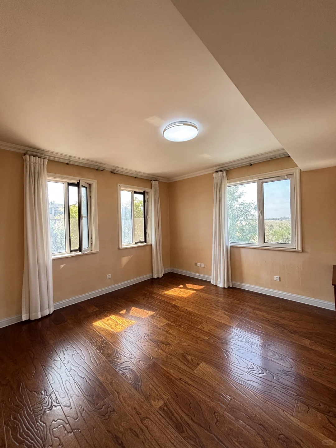 业主群炸锅了！带150㎡院边户别墅 226万拿下