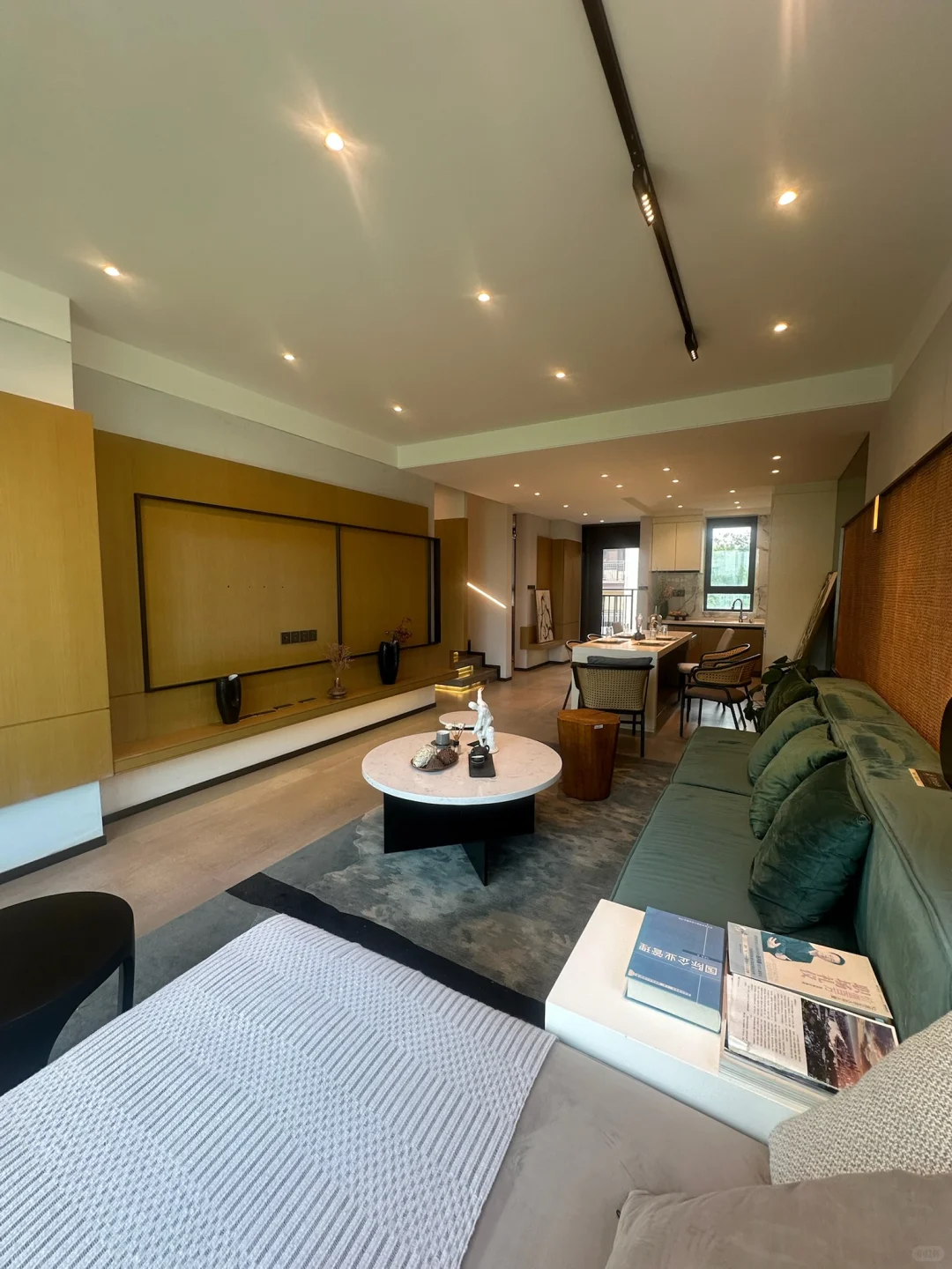 青岛市区：全款135万！170平上叠别墅🏡送车位