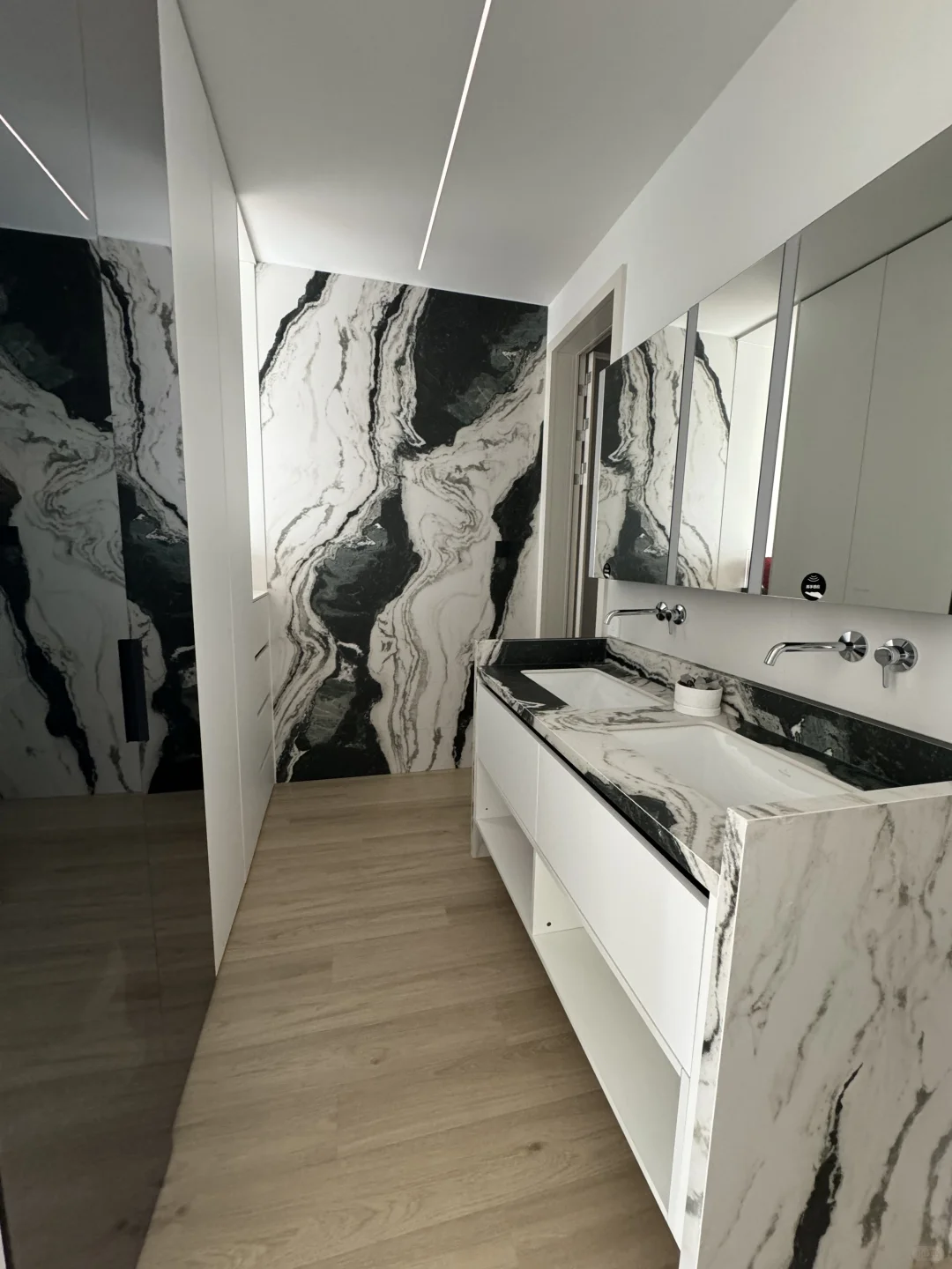 东李绿城：急售！143㎡豪装未住大平层🏠