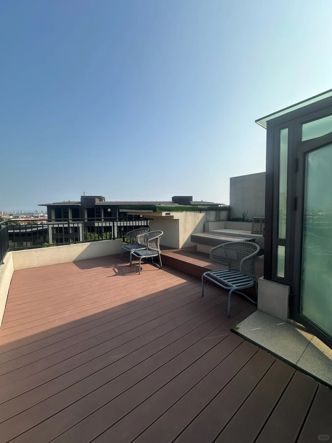 青岛市区：全款135万！170平上叠别墅🏡送车位