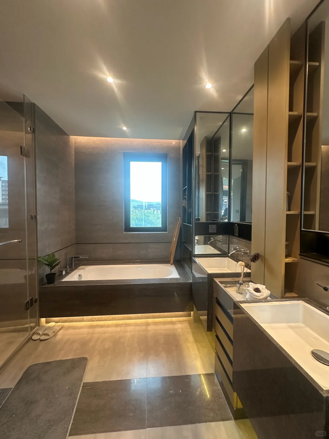 青岛市区：全款135万！170平上叠别墅🏡送车位