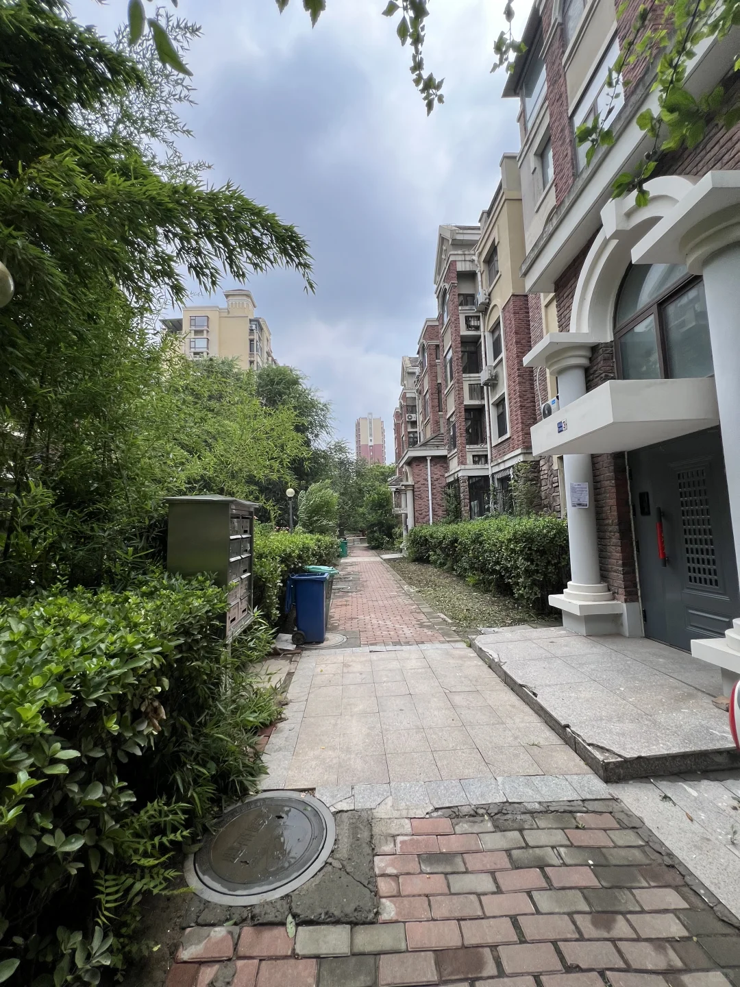 五楼到顶的老洋房🏡一楼带院，过时了没人要！