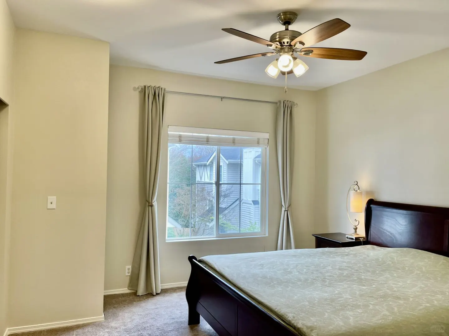 忍痛割爱出售自有Issaquah的Townhouse