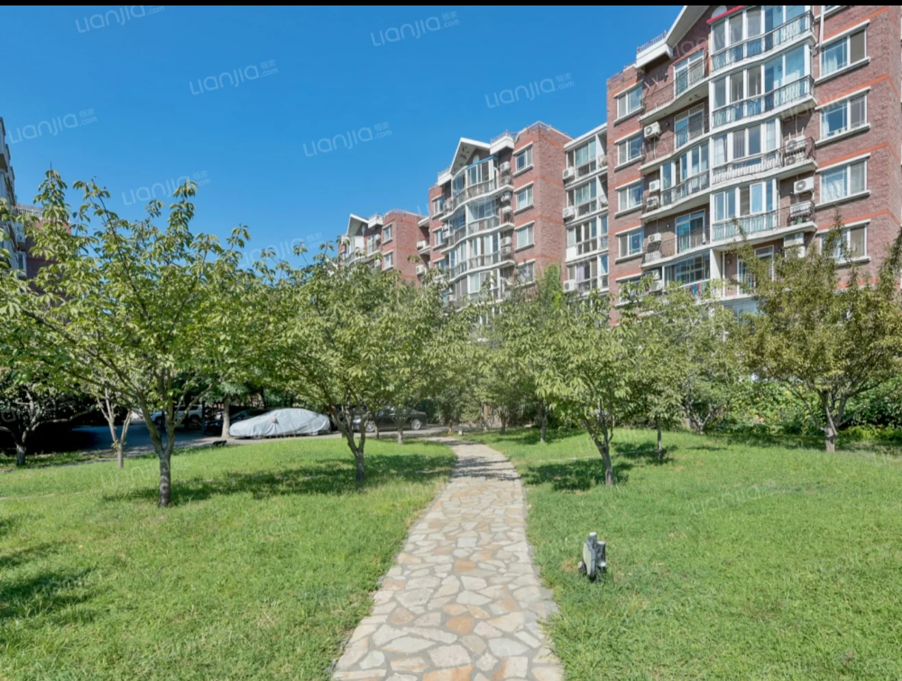 海淀西四环内低密度洋房一层带院子