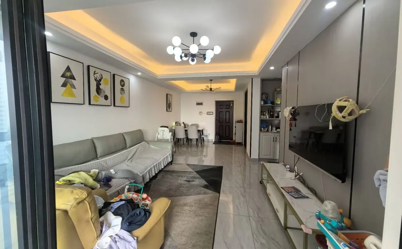 出售铜陵万达旁金大地紫金公馆 精装三房#小