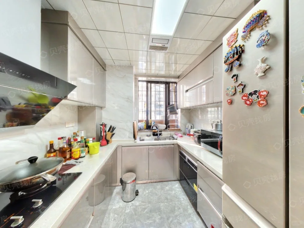 新出莲坂地铁口带小区电梯3房123平拎包入住