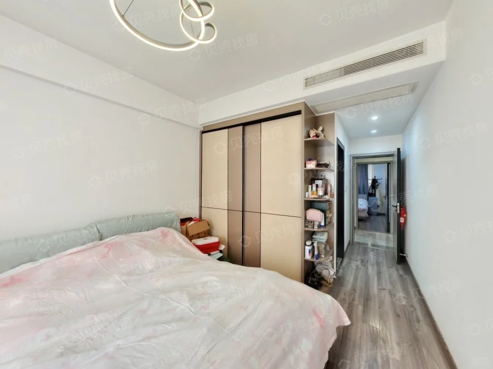 新出莲坂地铁口带小区电梯3房123平拎包入住