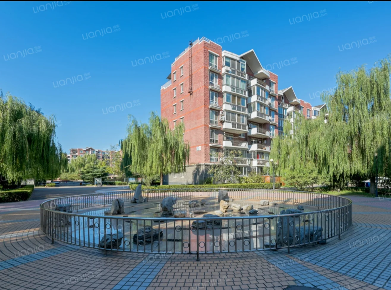 海淀西四环内低密度洋房一层带院子