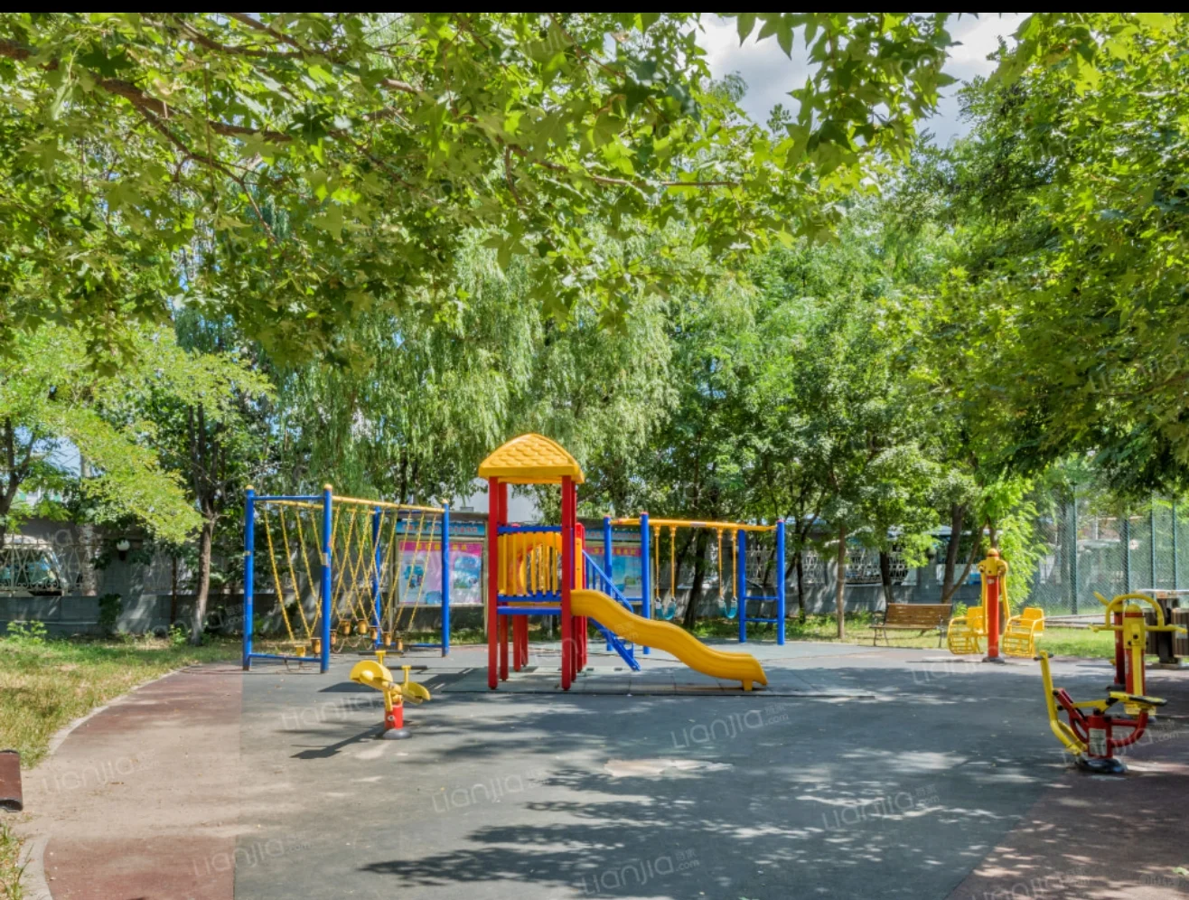 海淀西四环内低密度洋房一层带院子