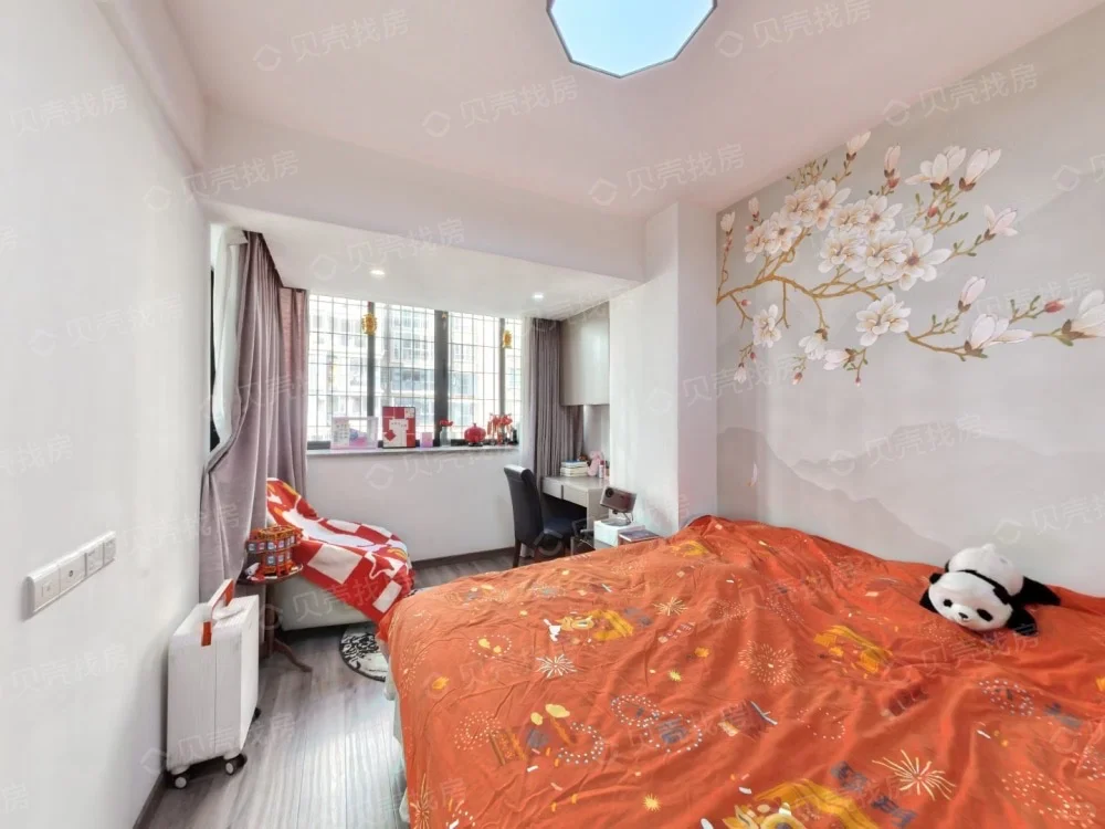 新出莲坂地铁口带小区电梯3房123平拎包入住