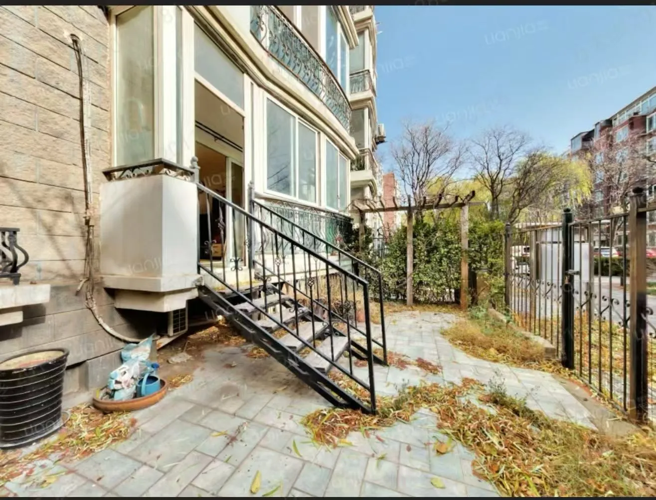 海淀西四环内低密度洋房一层带院子