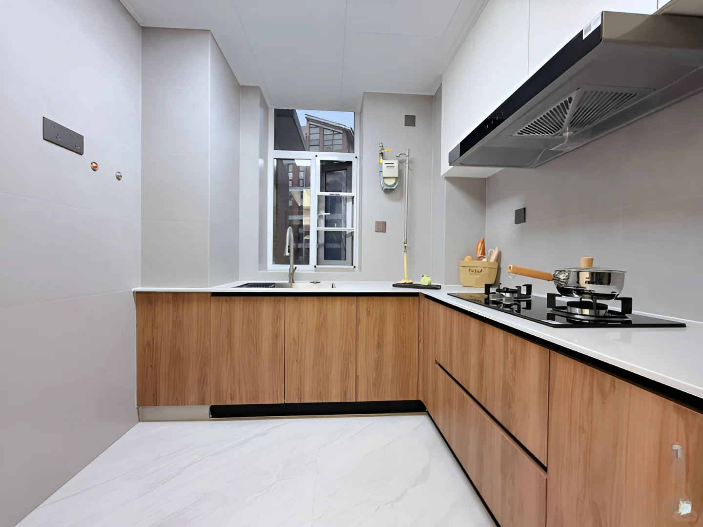 信阳浉河边97.85平 三室两厅 56.8W