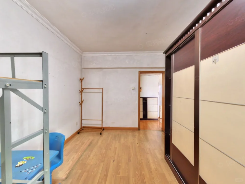 海珠金碧花园！81㎡南向三房总价约200