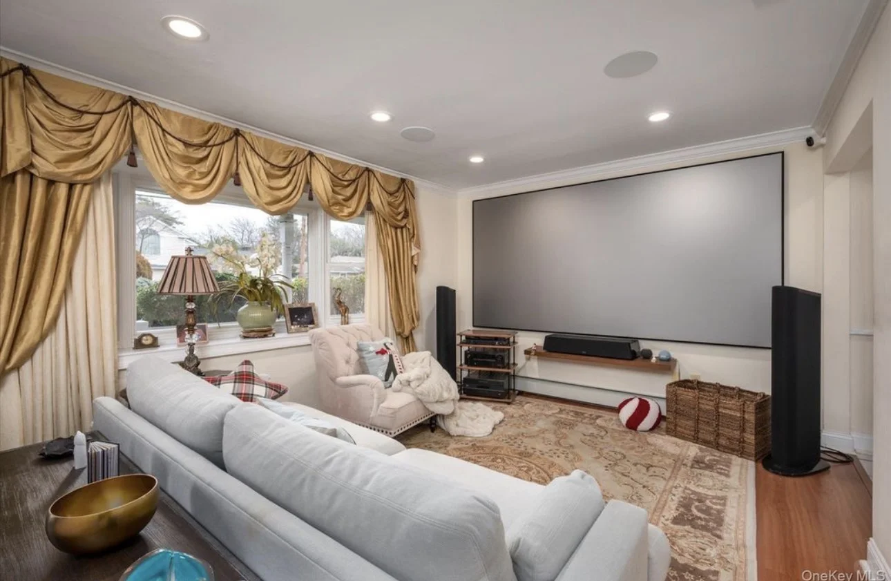 4房3卫 Syosset 学区 108万