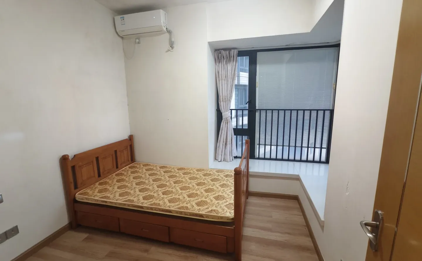 地铁4/3号线地铁口亚运城天荟