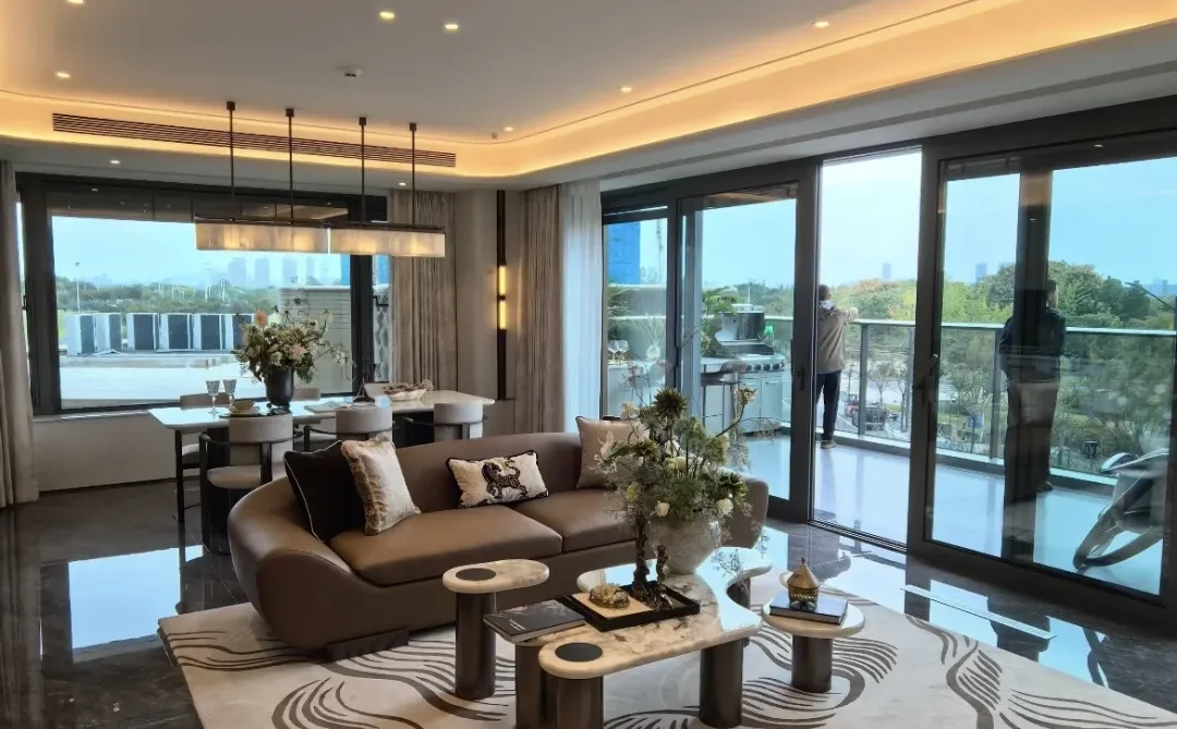 去年400没买，现280w拿下狮山旁143平现房