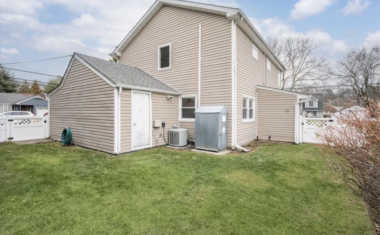 4房3卫 Syosset 学区 108万