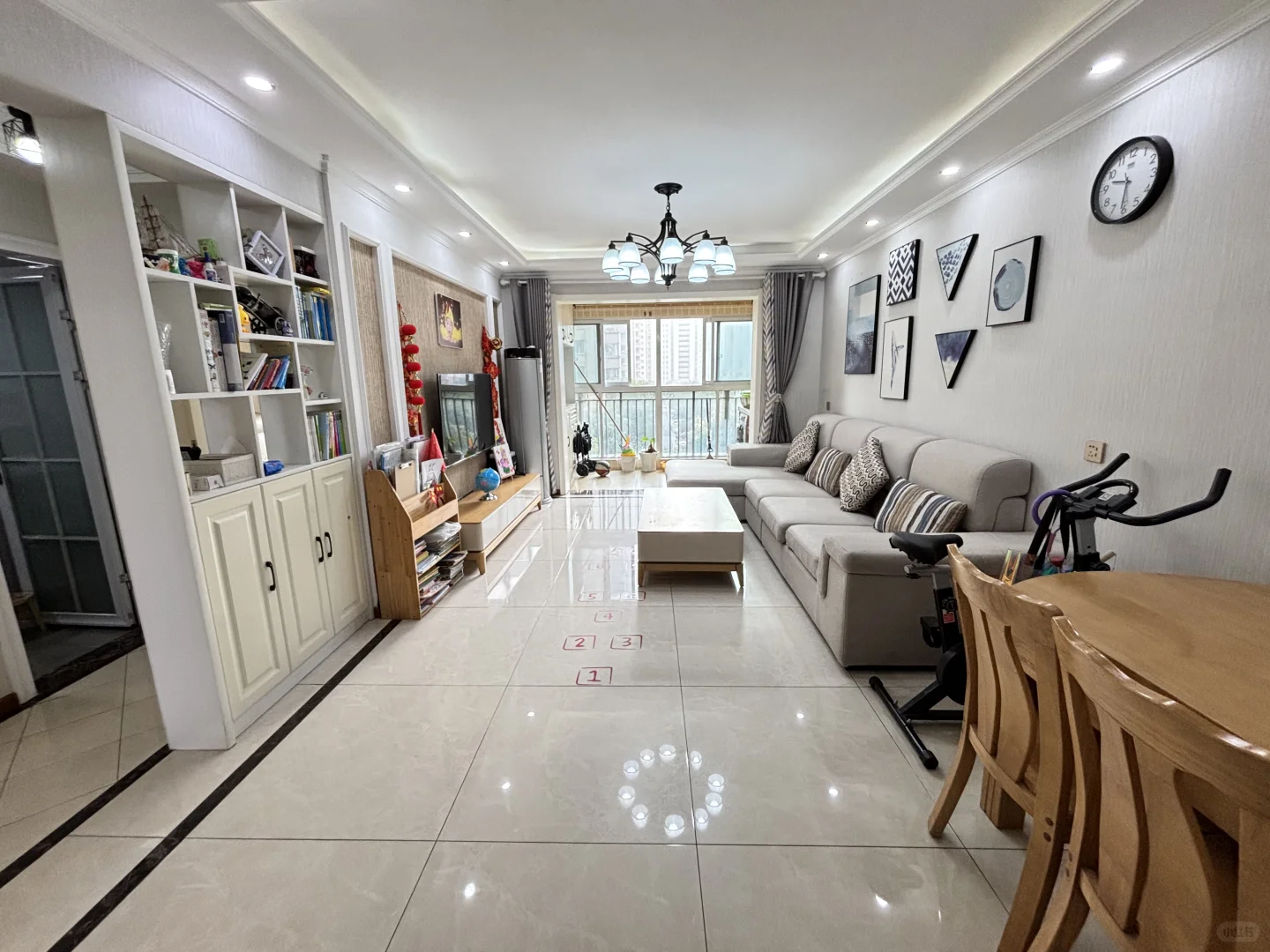 北外滩水城16街区110平三房 100万多点急售