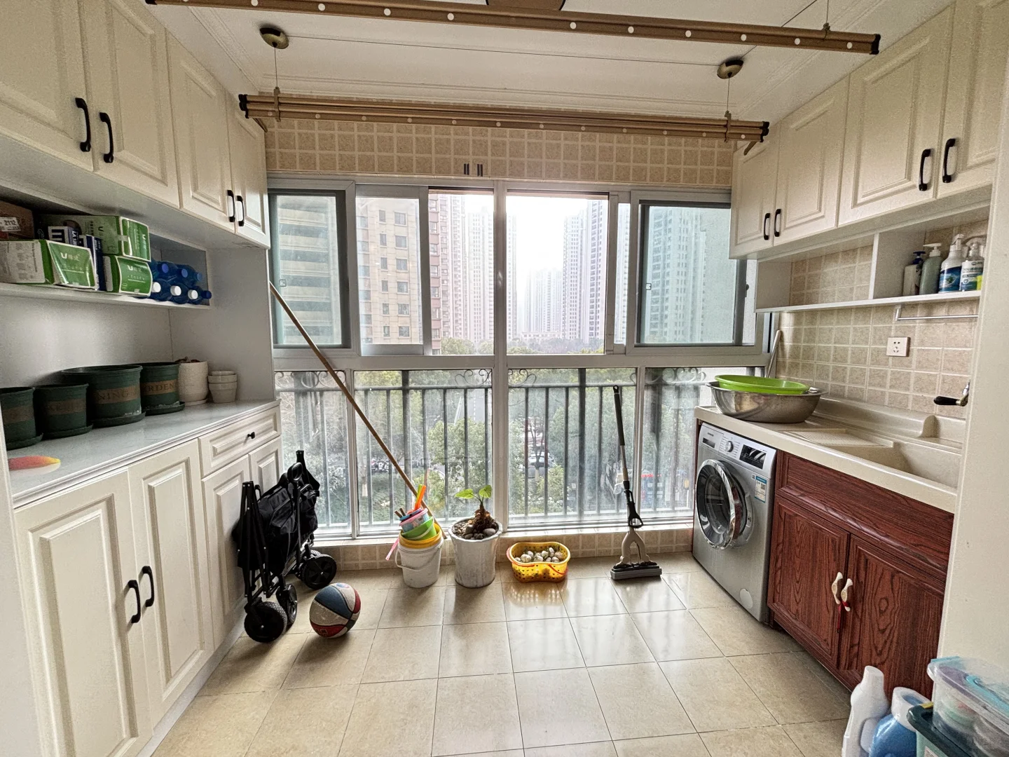 北外滩水城16街区110平三房 100万多点急售