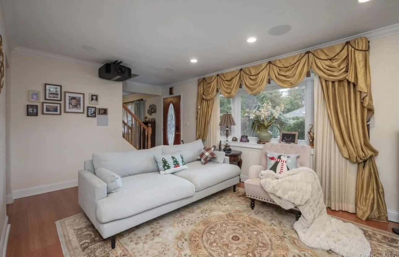 4房3卫 Syosset 学区 108万