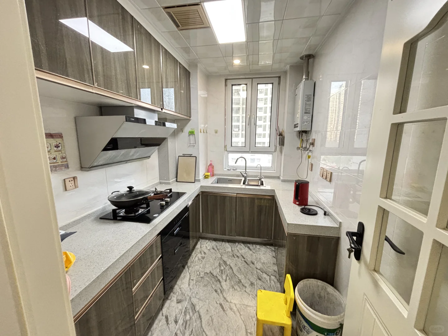 北外滩水城16街区110平三房 100万多点急售