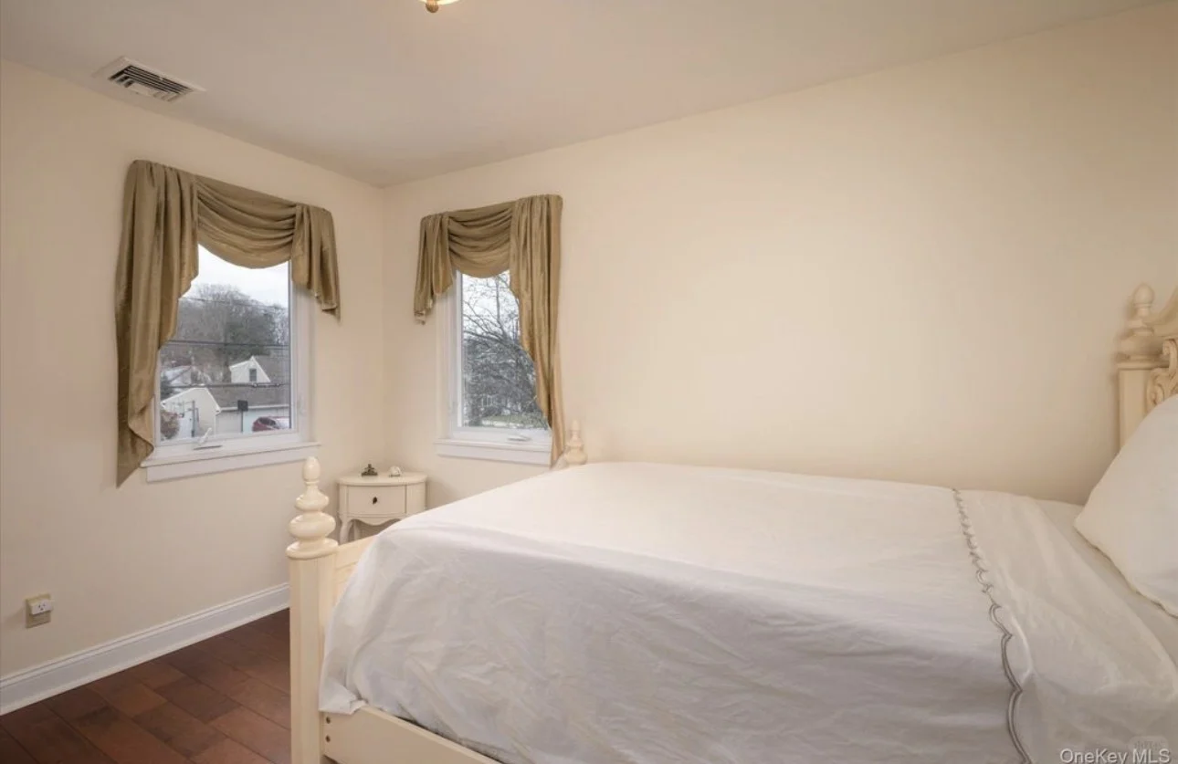 4房3卫 Syosset 学区 108万