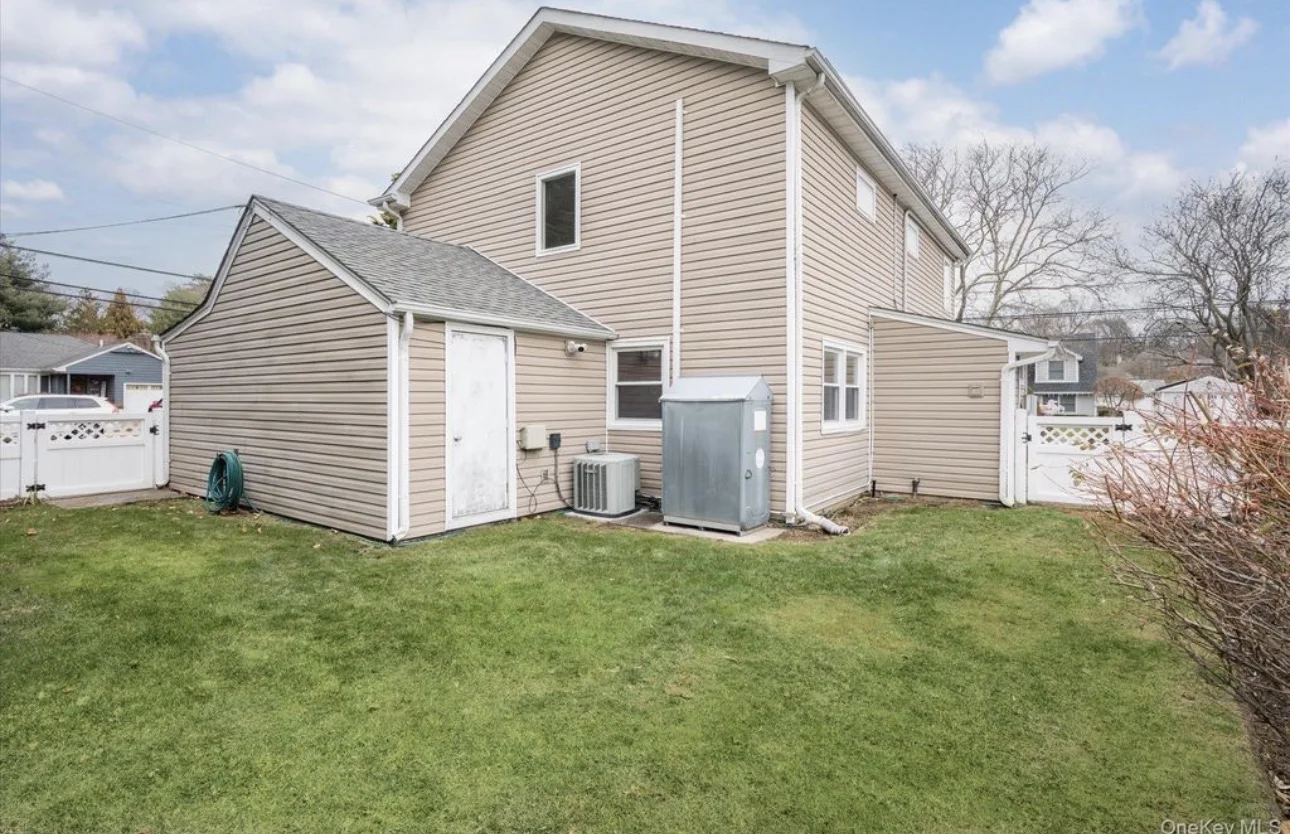 4房3卫 Syosset 学区 108万