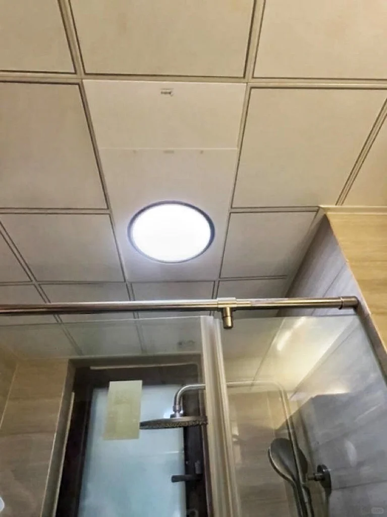 装上浴霸后，跟这二手房卫生间和解了