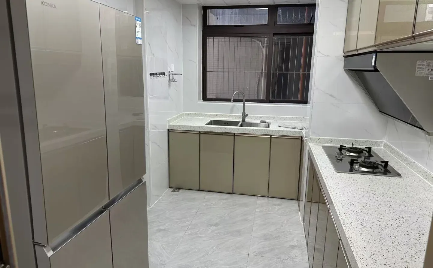 怀德万象汇 怀德峰景132平三房两卫空房出租